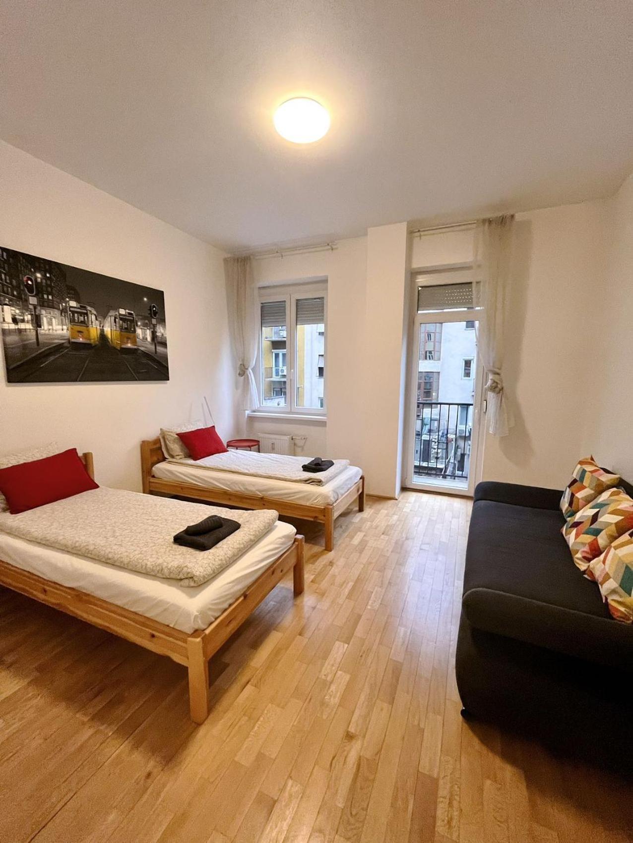 Boutique Family Apartment In The Heart Of City Budapeste Exterior foto